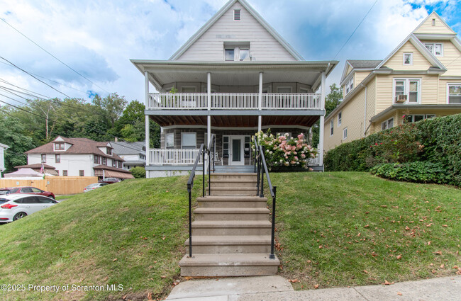 property at 1027 Woodlawn St