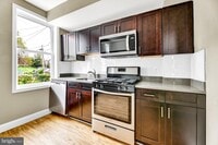 2414 Baker St photo'