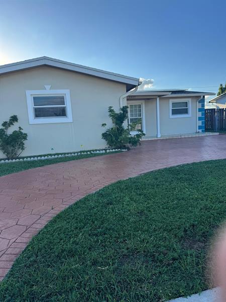 2477 NW 84th Way in Sunrise, FL - Building Photo