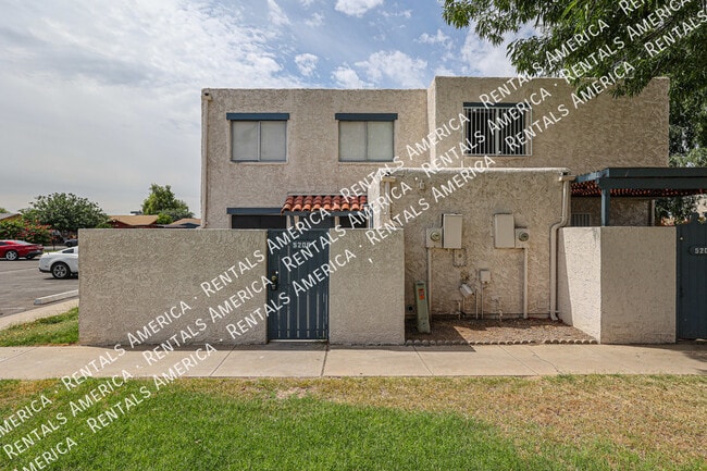 5206 N 42nd Dr in Phoenix, AZ - Building Photo - Building Photo