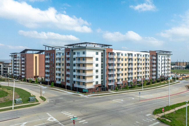 Resia Rayzor Ranch Apartments in Denton, TX - Building Photo - Building Photo