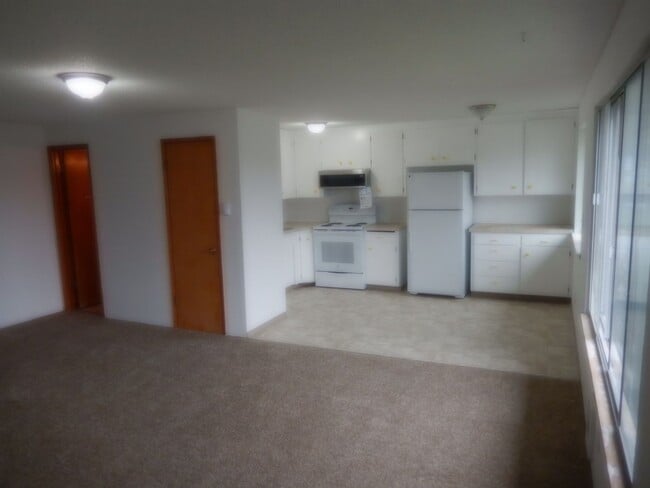 817 5th St SW in Puyallup, WA - Foto de edificio - Building Photo