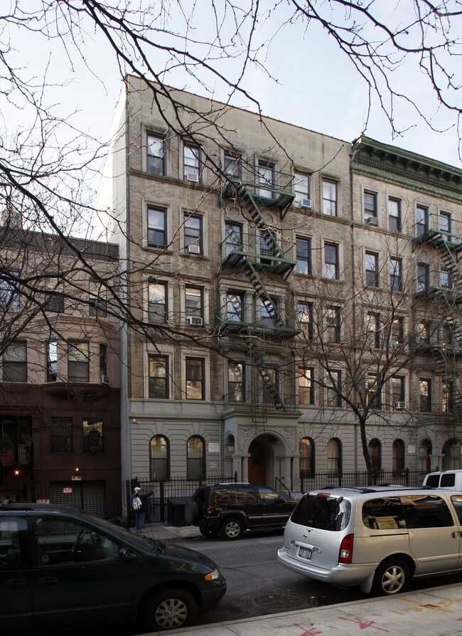 136-138 W 111th St in New York, NY - Foto de edificio - Building Photo