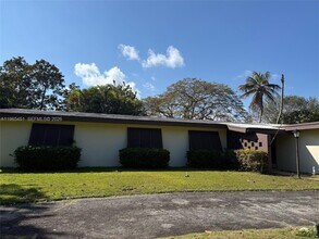 11820 SW 69th Ct in Miami, FL - Building Photo - Building Photo