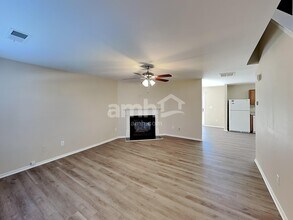 5118 Valcourt Rd in Charlotte, NC - Foto de edificio - Building Photo