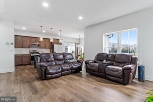 111 Stickley Dr in Mechanicsburg, PA - Building Photo