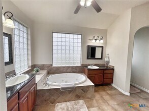 119 Harry Colt Pl in New Braunfels, TX - Foto de edificio - Building Photo