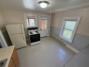 124 5th St S, Unit 2-Upper in Virginia, MN - Building Photo - Building Photo