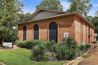 1140 Greymont St in Jackson, MS - Foto de edificio - Building Photo