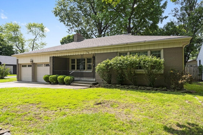 1054 E Kingsbury St in Springfield, MO - Foto de edificio - Building Photo