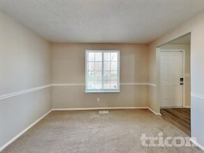 5043 Stone Trace in Stone Mountain, GA - Foto de edificio - Building Photo