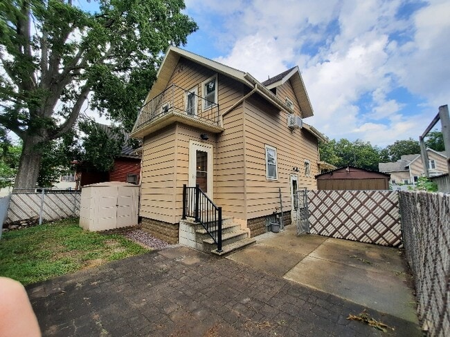 208 4th Ave NW in Faribault, MN - Building Photo - Building Photo