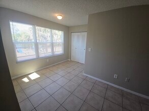 4658 Commander Dr, Unit 826 in Orlando, FL - Foto de edificio - Building Photo