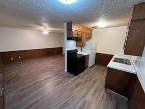 1702 Kirk Ave, Unit 101 in Killeen, TX - Foto de edificio - Building Photo