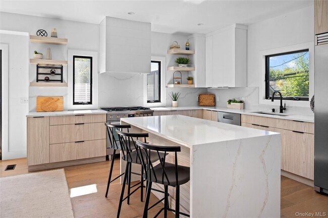 31 Atlantic Ave in Islip, NY - Building Photo - Building Photo