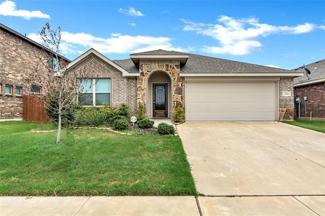 12001 Rustling Oaks Dr in Crowley, TX - Building Photo