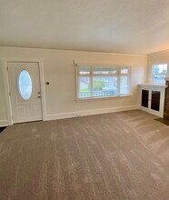 15721 Main St E in Sumner, WA - Building Photo - Building Photo