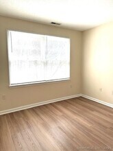 25 Old Turnpike Rd, Unit Building 15 1 in Southington, CT - Building Photo - Building Photo