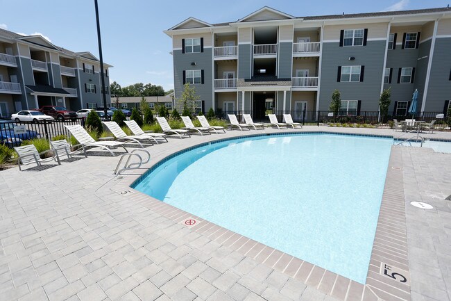 Parkside at Charles Street in Newport News, VA - Foto de edificio - Building Photo