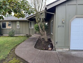 2970 Gilham Rd in Eugene, OR - Building Photo - Building Photo