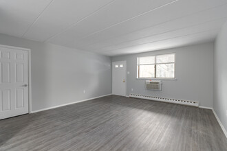 Valley Brook Apartments in Ambler, PA - Building Photo - Interior Photo