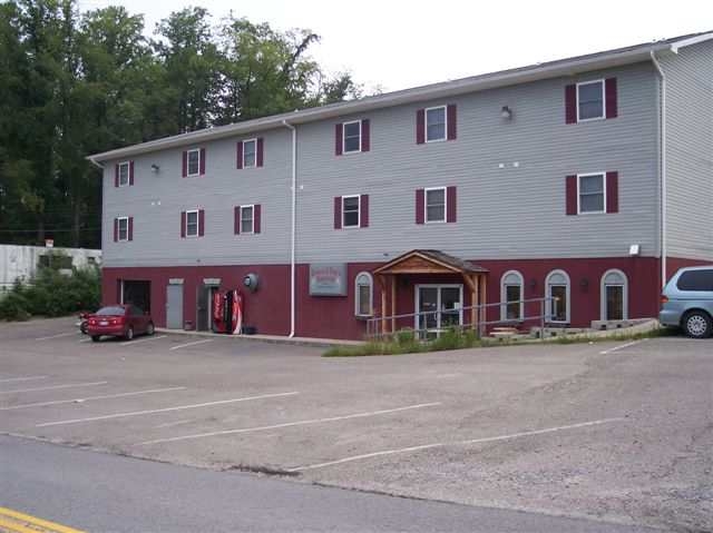 56-61 Airport Blvd in Morgantown, WV - Foto de edificio