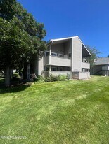 2147 Roundhouse Rd in Sparks, NV - Building Photo