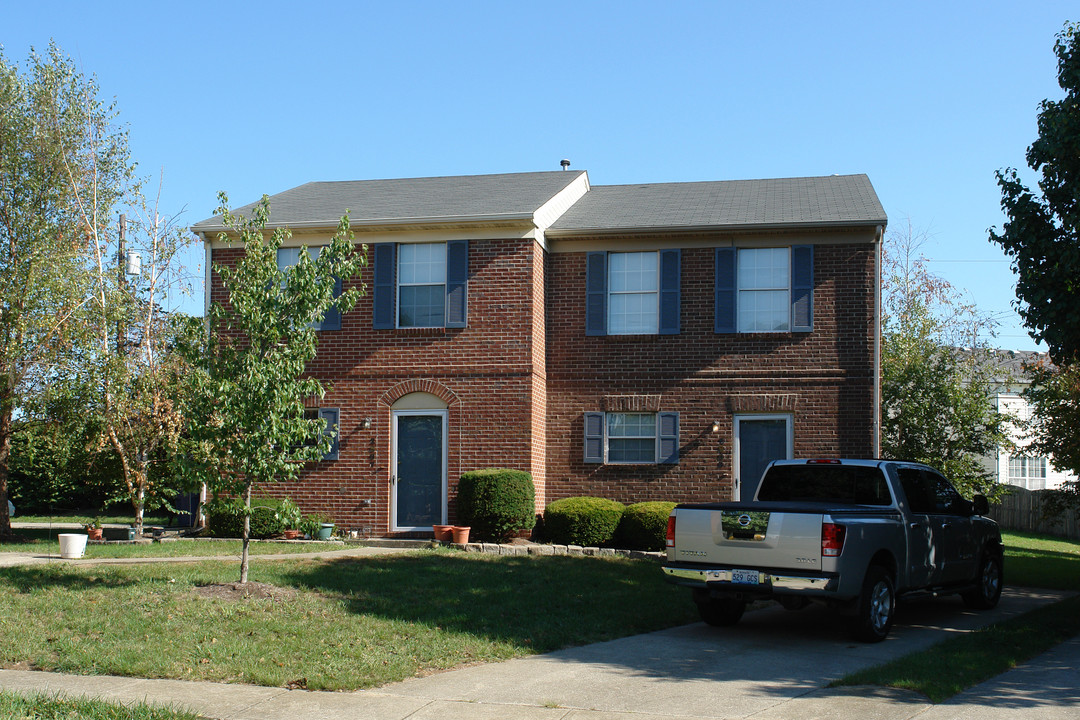 2807 Point Ct in Lexington, KY - Building Photo