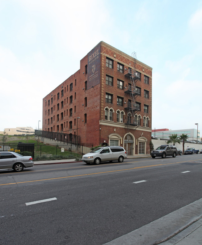 Bixel House in Los Angeles, CA - Foto de edificio - Building Photo