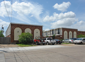 3900 Hessmer Ave in Metairie, LA - Building Photo - Building Photo