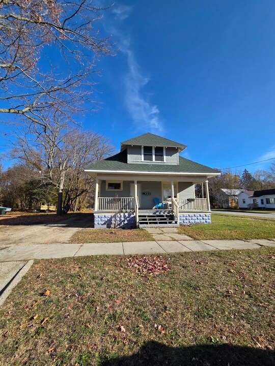 1094 Williams St in Muskegon, MI - Building Photo