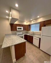 480 Sunshine Ln in Reno, NV - Building Photo - Building Photo