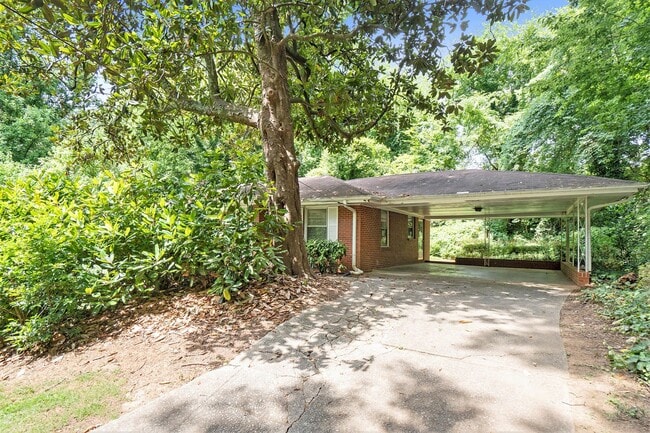 702 Luckie Ln NE in Atlanta, GA - Building Photo - Building Photo