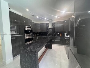 10003 NW 89th Ter in Doral, FL - Building Photo - Building Photo