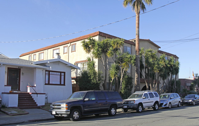 2426 Lincoln Ave in Alameda, CA - Foto de edificio - Building Photo