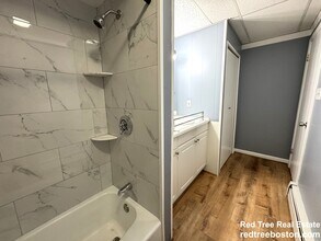 115 Eutaw St, Unit 1-b 1-b Eastie in Boston, MA - Building Photo - Building Photo