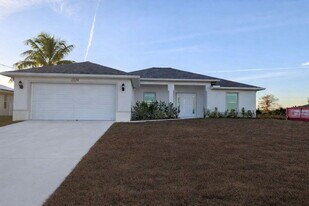 2024 NE 18th St in Cape Coral, FL - Building Photo