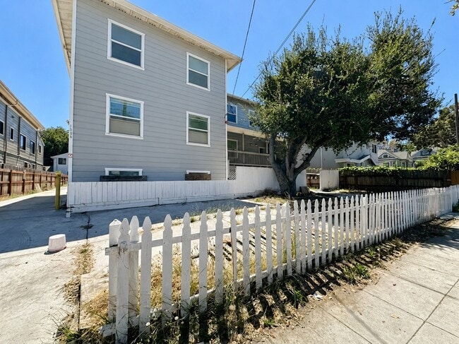 property at 1506 Lincoln Ave