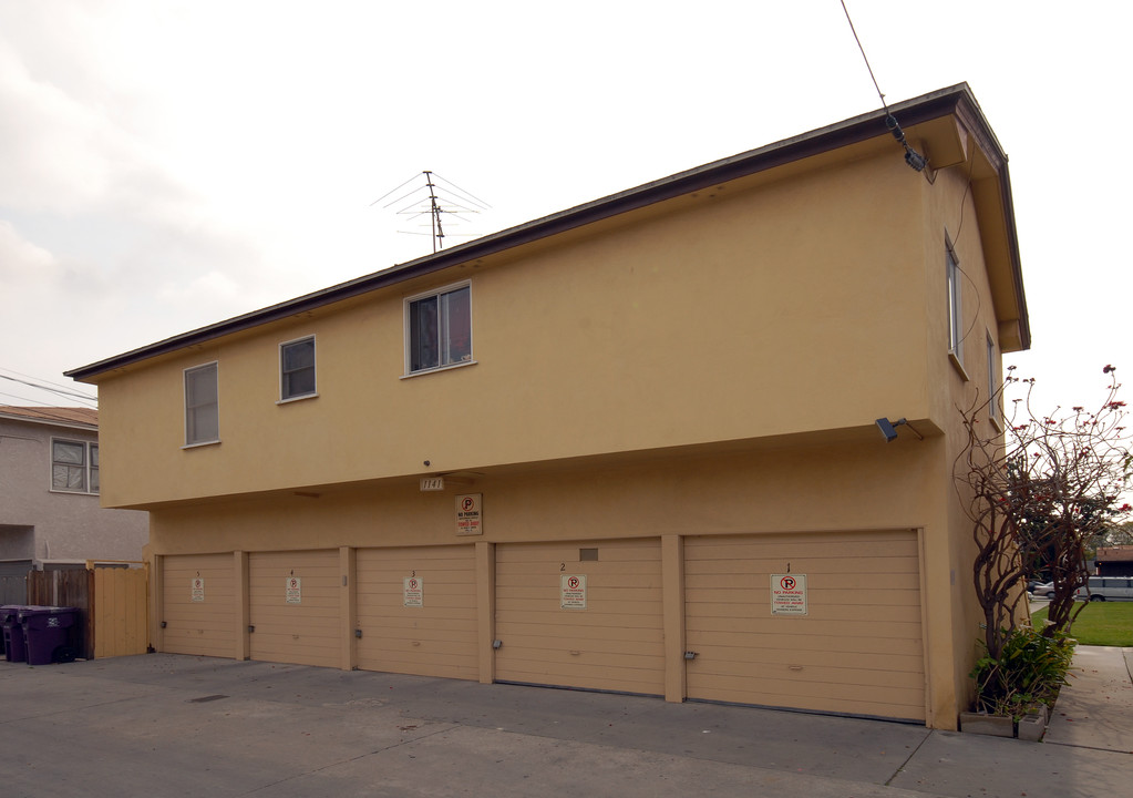 1141 E Carson St in Long Beach, CA - Building Photo