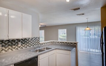 7058 W Gulf Bank Rd in Houston, TX - Building Photo - Building Photo