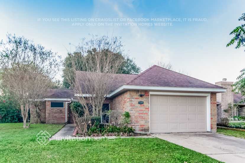 15806 Locust Grove Dr in Houston, TX - Building Photo