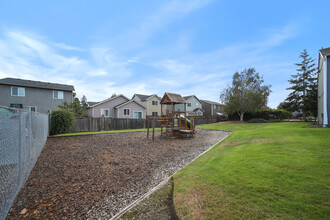 Cascade Court in Tacoma, WA - Building Photo - Building Photo