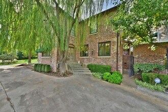 1501 Camden Way in Nichols Hills, OK - Building Photo - Building Photo