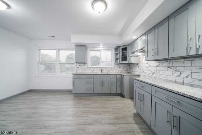 1126 Wheatsheaf Rd in Linden, NJ - Building Photo - Building Photo