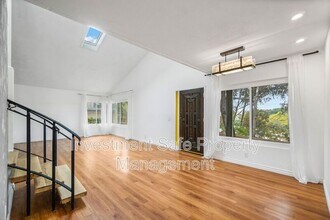 8077 Caminito Mallorca in San Diego, CA - Building Photo - Building Photo