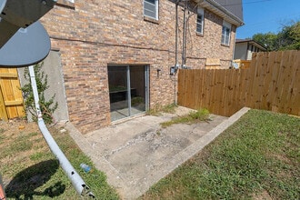 6108 E St Charles Rd in Columbia, MO - Building Photo - Building Photo