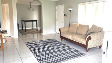 721 Kensington Lake Cir in Brandon, FL - Foto de edificio - Building Photo