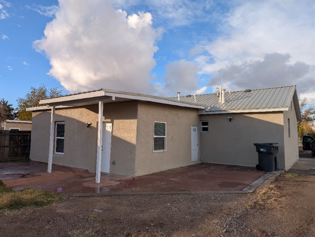 164 Willow Rd NW in Albuquerque, NM - Building Photo - Building Photo