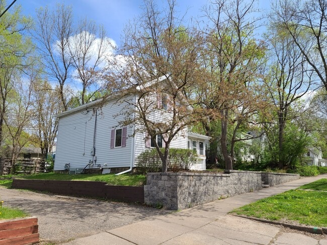 217 River St in Hudson, WI - Building Photo - Building Photo