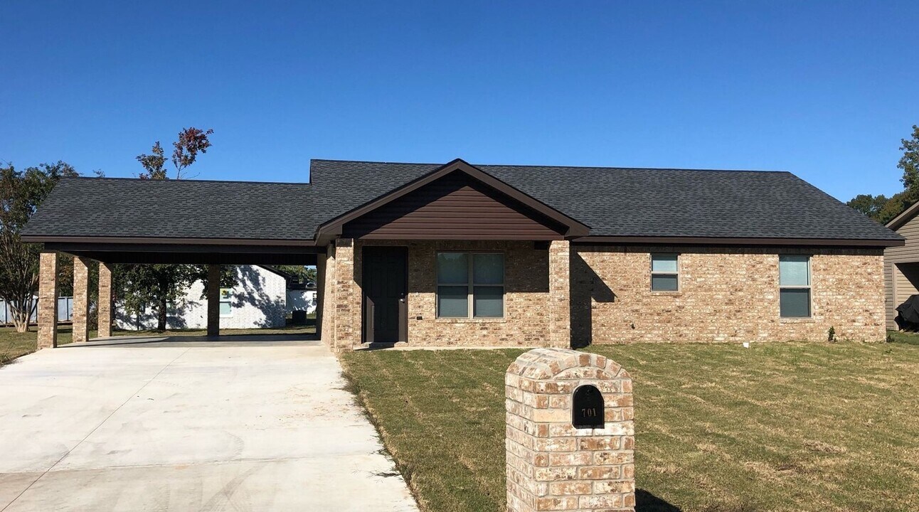 701 Tawn Dr in Jonesboro, AR - Foto de edificio